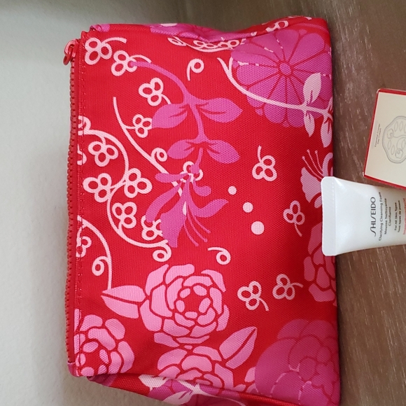 New never used SHISEIDO Skincare set Essential Energy Day cream &Cleansing Foam - Picture 5 of 6